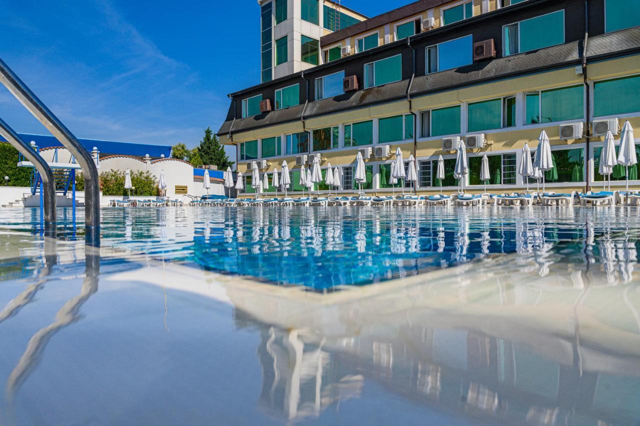 Montecito 3*